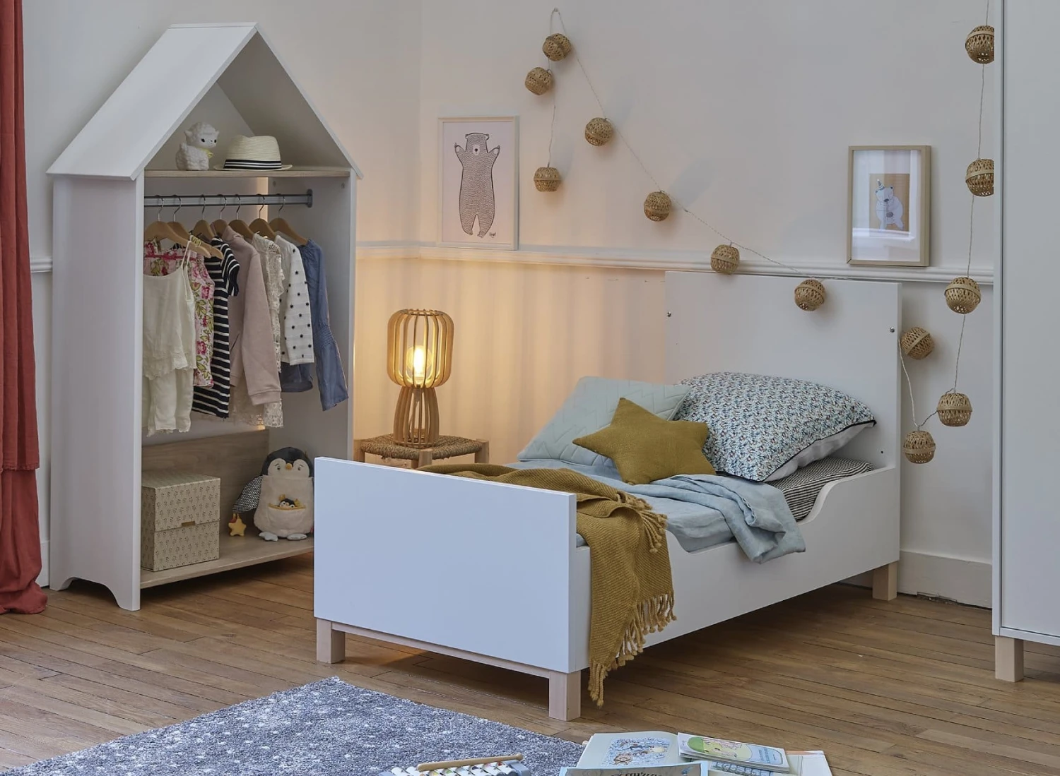 Lit Bébé évolutif 70x140 ETHAN – Blanc Et Bois 2 Lit Bébé évolutif 70x140 ETHAN – Blanc Et Bois – Image 2